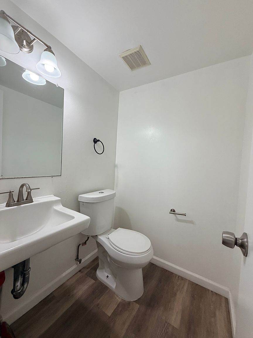 2159 Alameda Ave photo 4