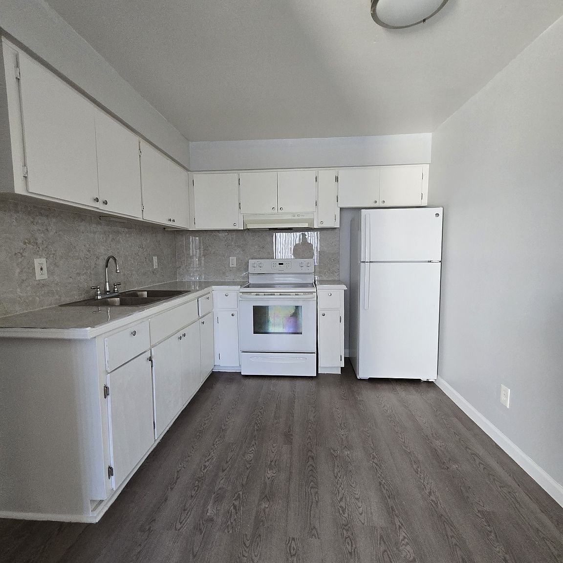 7521 W Glenn Dr photo 5
