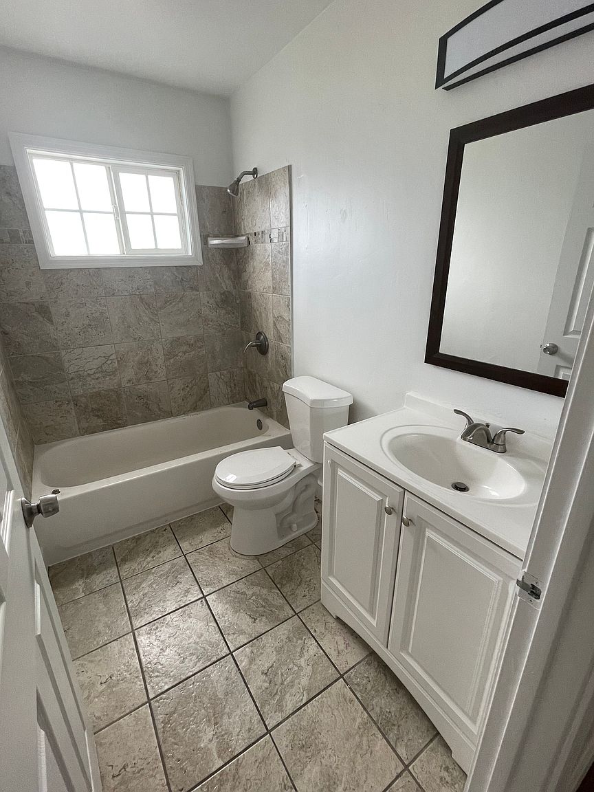4131 Van Dyke Ave photo 5