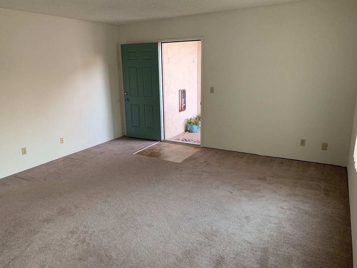 4873 Niagara Ave photo 2