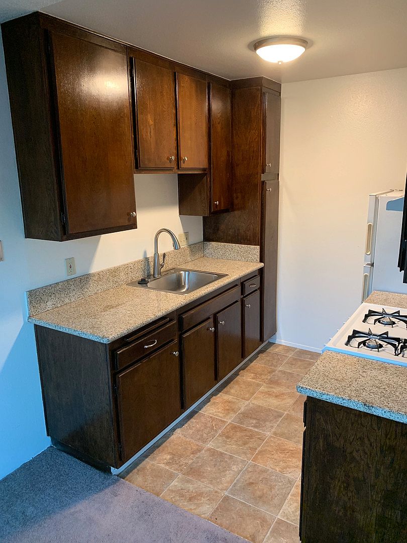 4873 Niagara Ave photo 5
