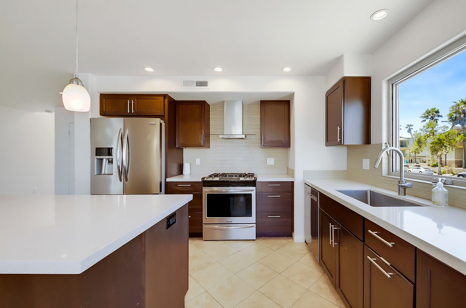 805 El Carmel Pl photo 5