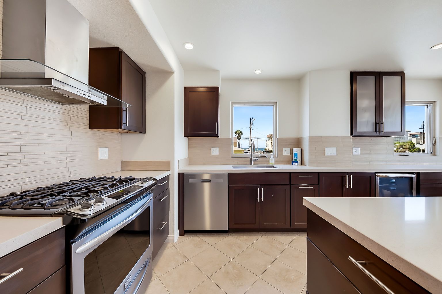 805 El Carmel Pl photo 3