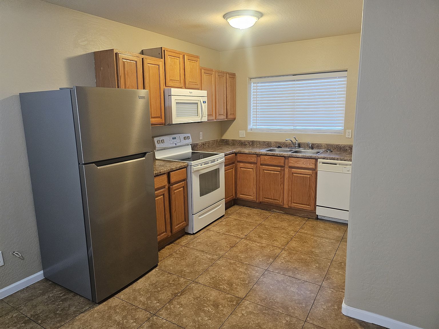 231 E Mohave St photo 4