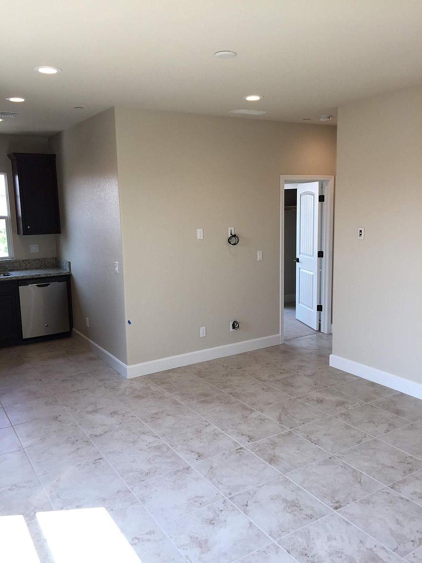 223 E Cara Ct photo 3