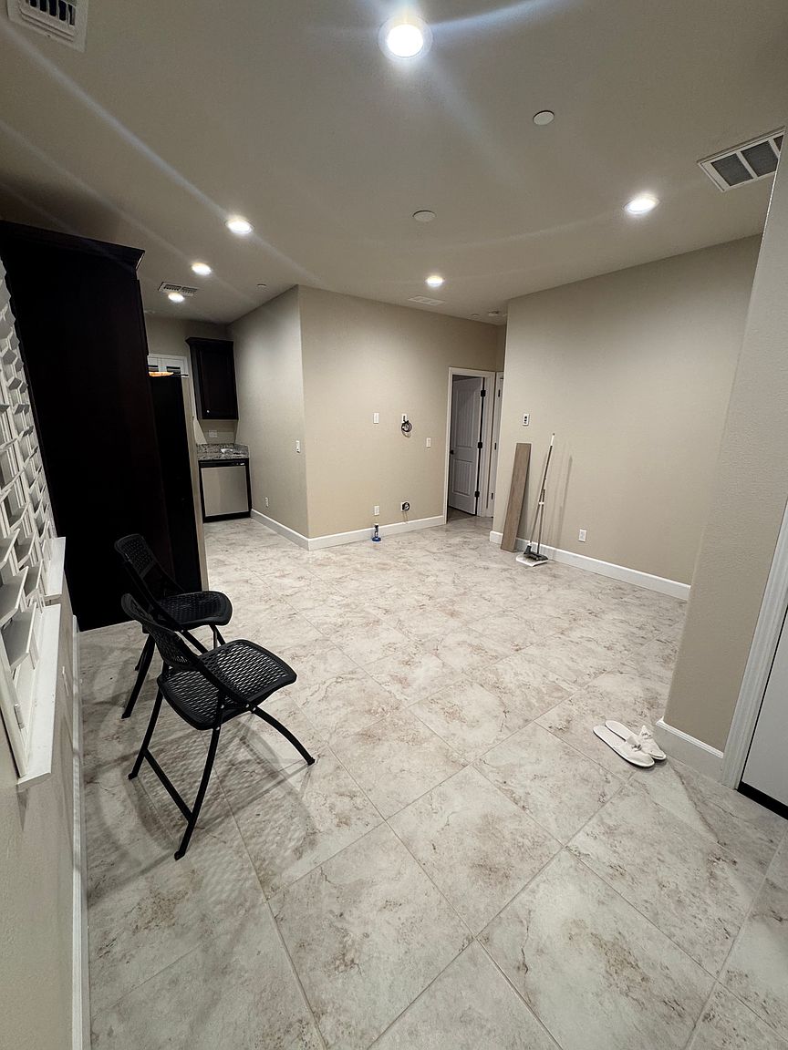 223 E Cara Ct photo 4