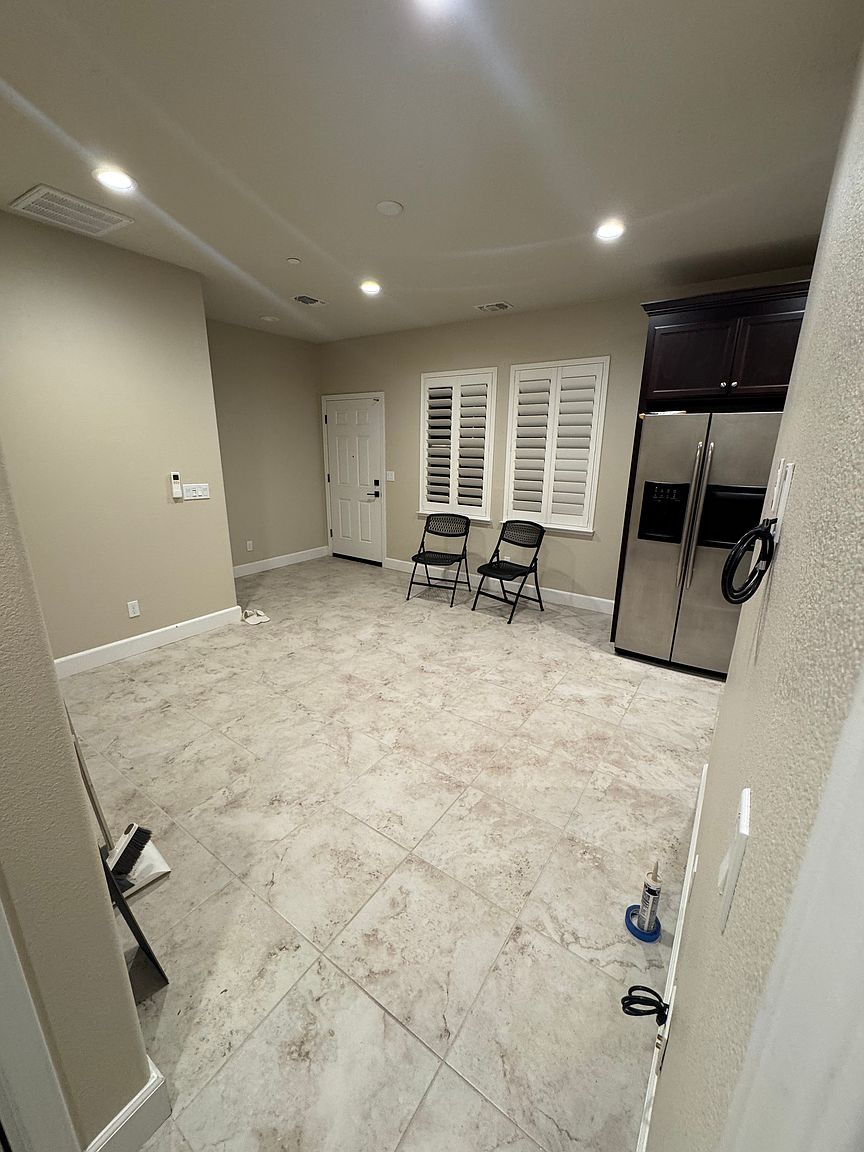 223 E Cara Ct photo 5