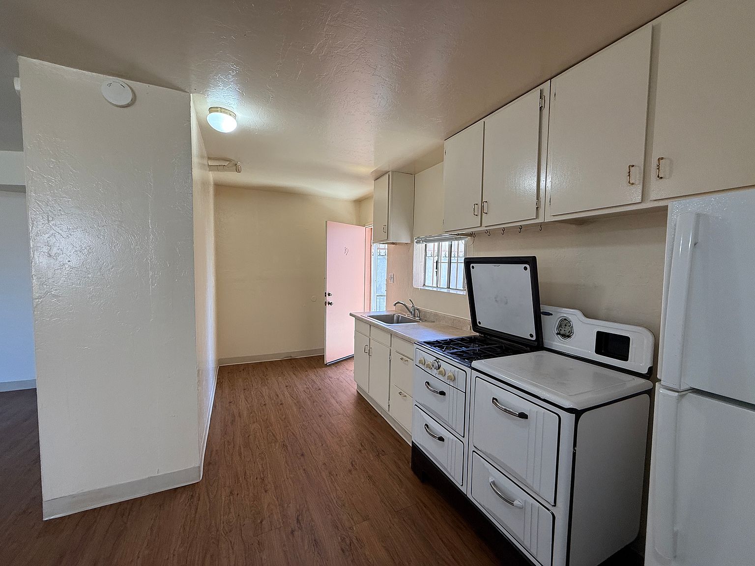220 Juniper St photo 4