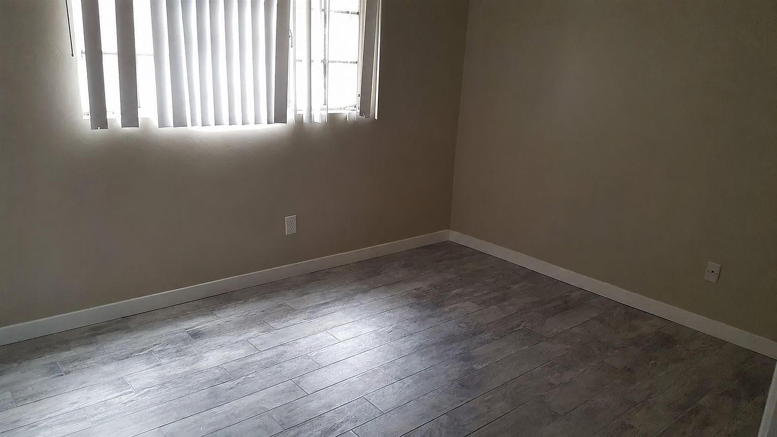 725 Wrelton Dr photo 3