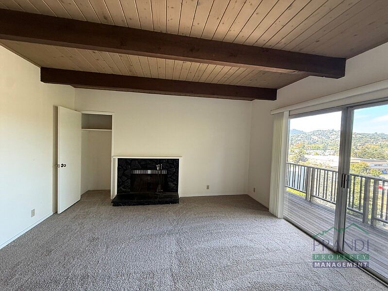 10 Gomez Way photo 3