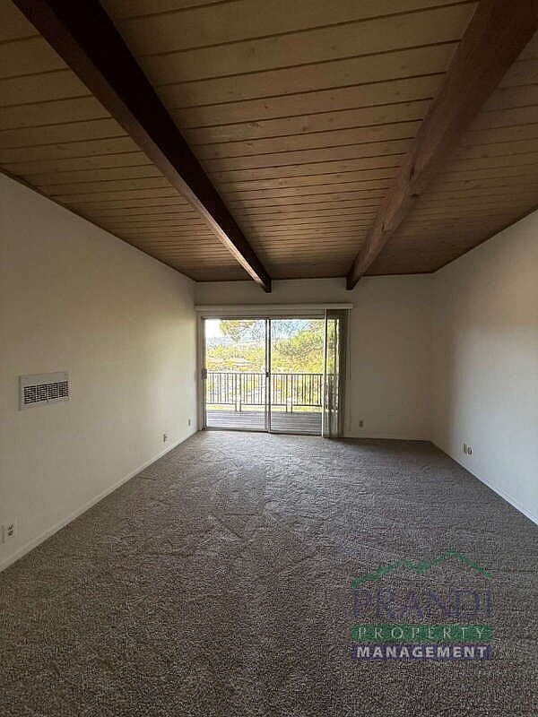 10 Gomez Way photo 5