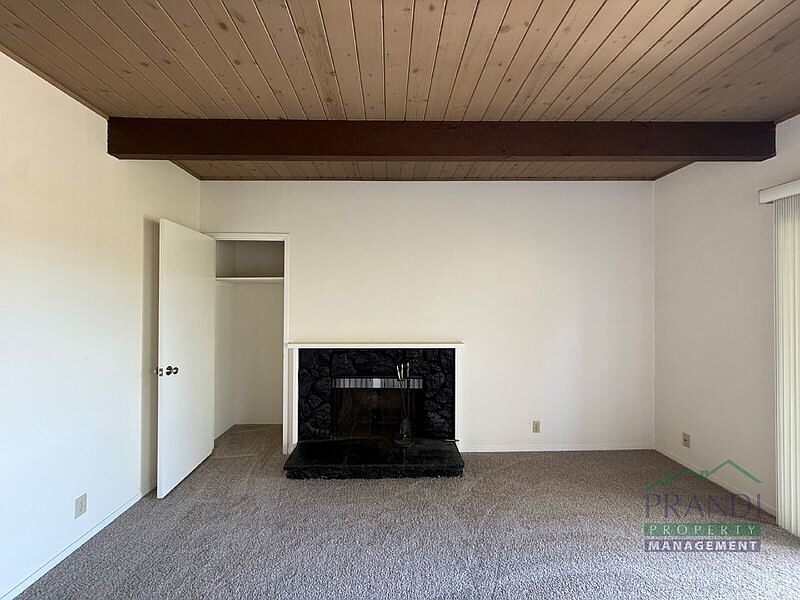10 Gomez Way photo 2