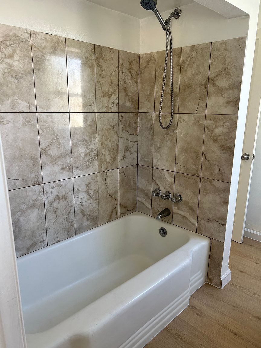 781 Grove Way photo 5