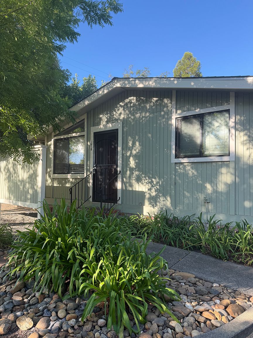 2018 W Park Ave photo 2
