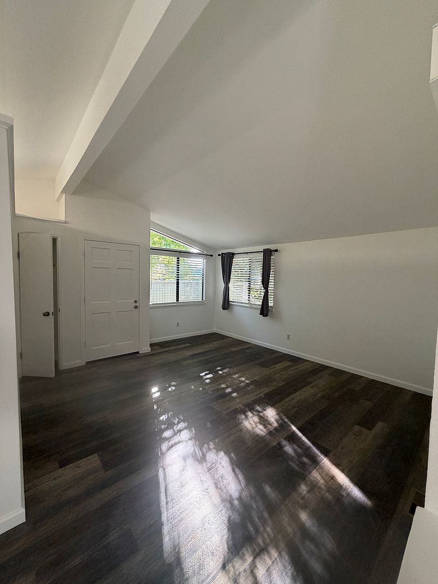 2018 W Park Ave photo 4
