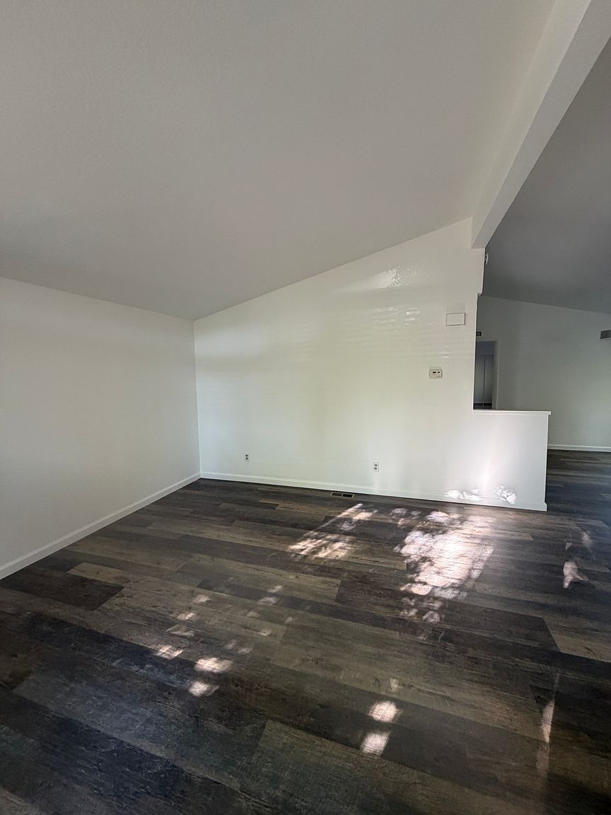 2018 W Park Ave photo 3