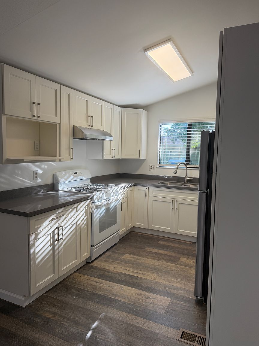 2018 W Park Ave photo 5