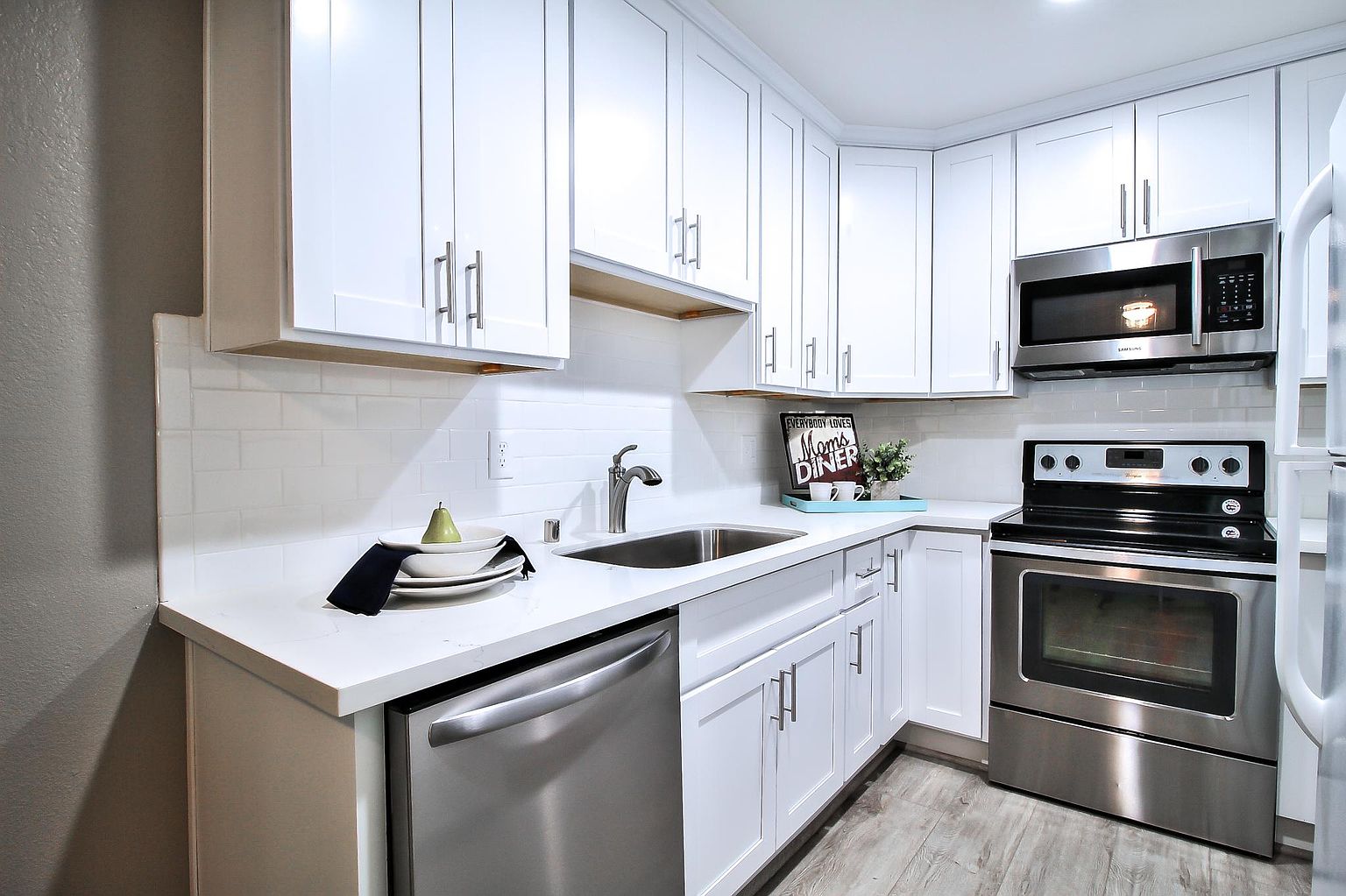 2925 Sunset Way photo 3