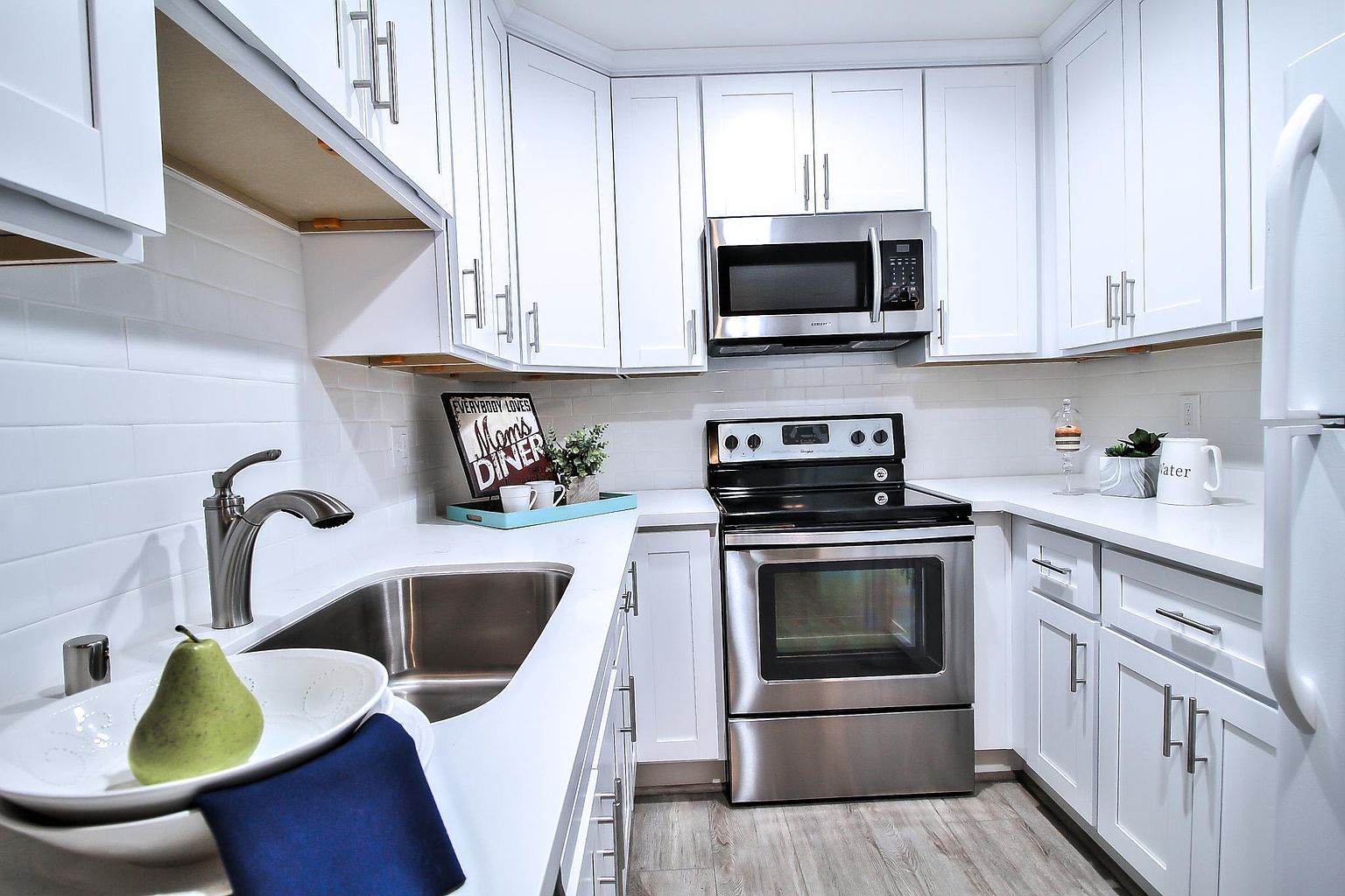 2925 Sunset Way photo 4