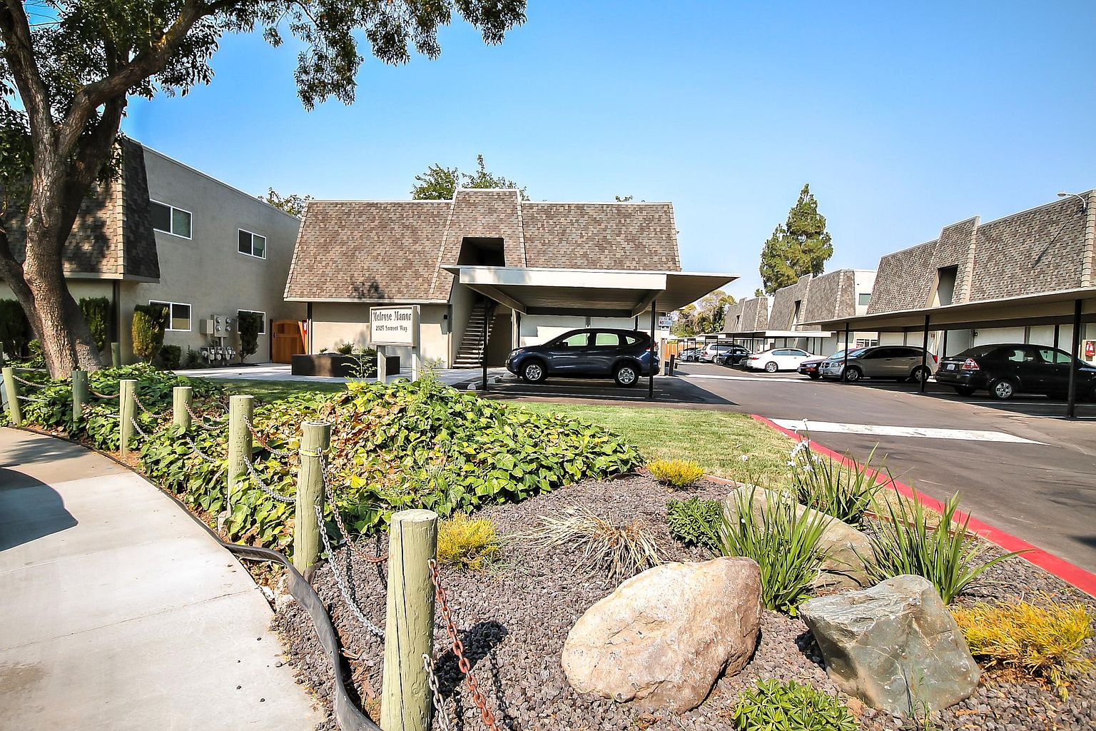 2925 Sunset Way photo 2
