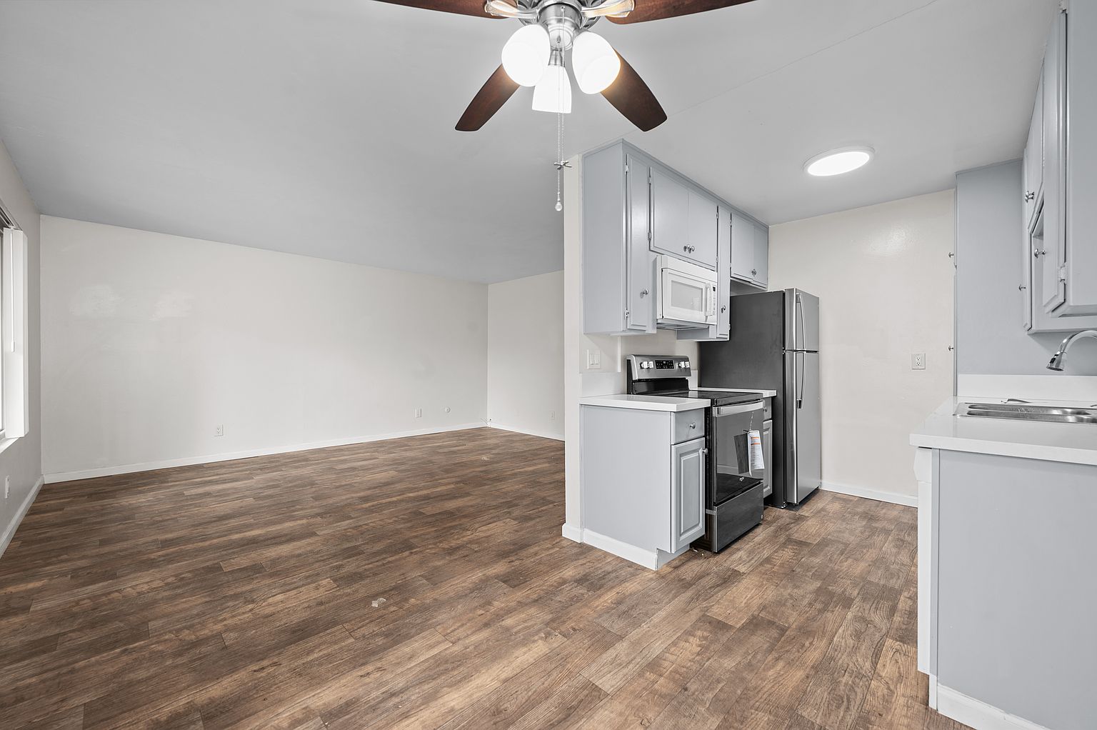 635 Emory St photo 2