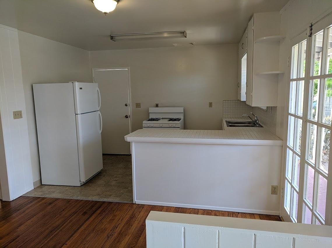 5538 Riley St photo 4