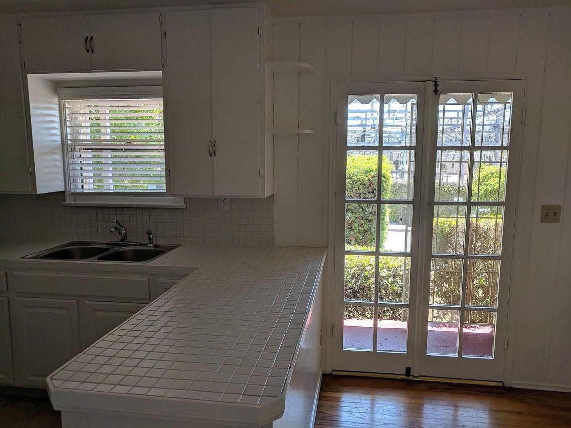5538 Riley St photo 3