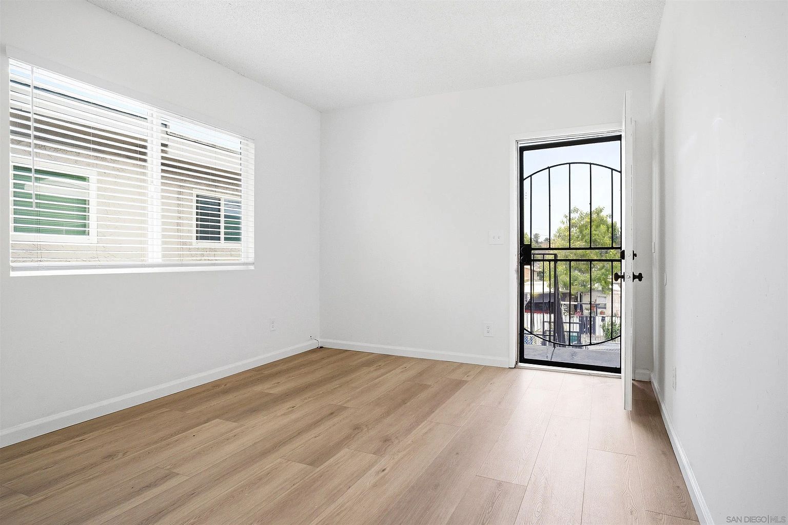5436 Imperial Ave photo 3