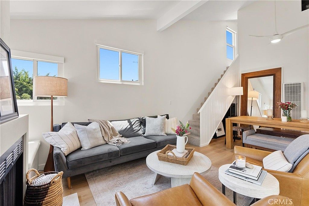 617 1/2 Acacia Ave photo 3