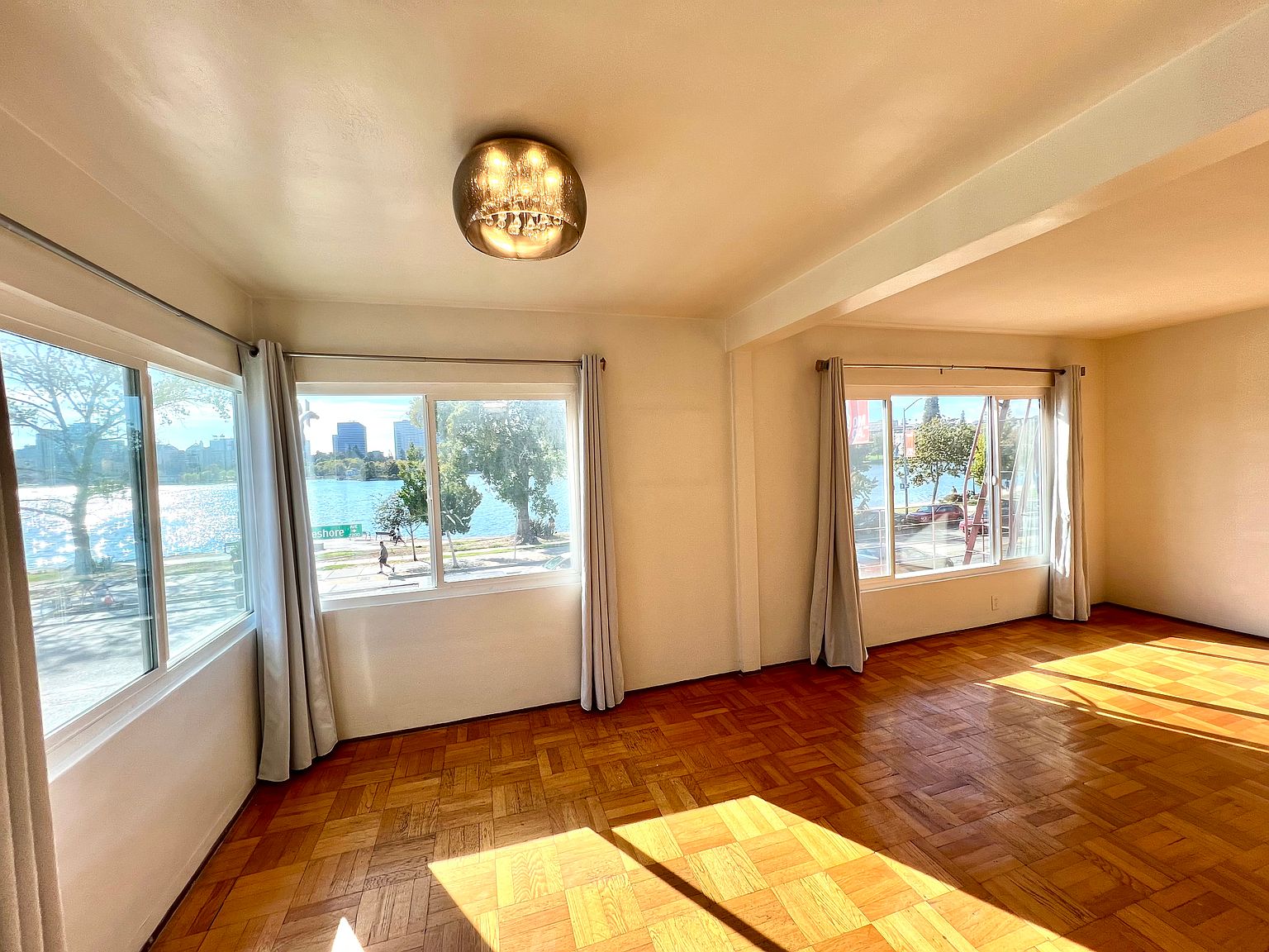 2BR/1BA Apartment on Lakeshore Ave · Oakland photo 5