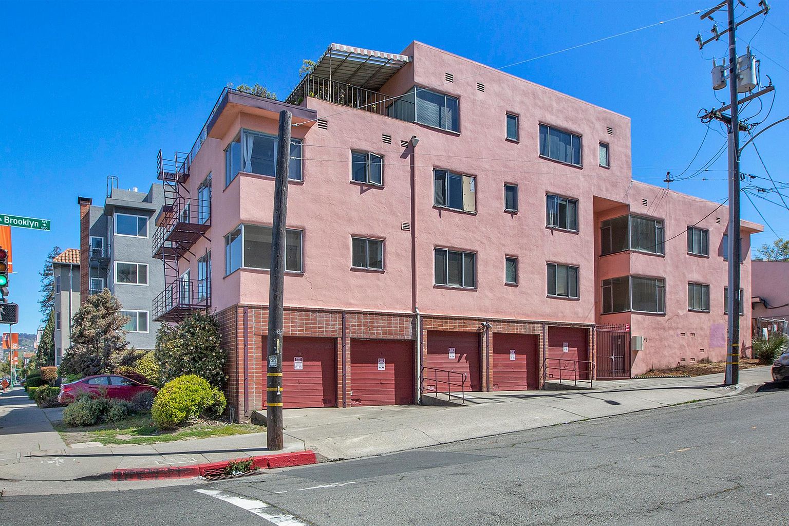 2BR/1BA Apartment on Lakeshore Ave · Oakland