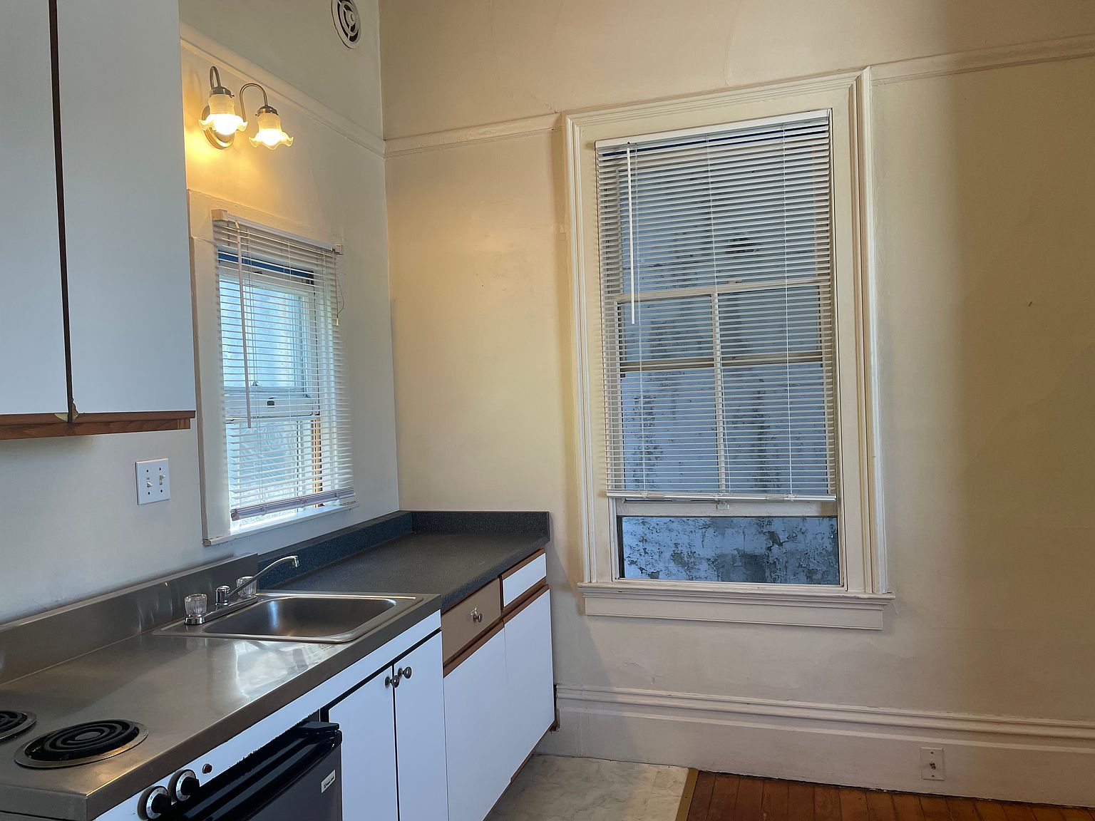 551 West Grand Avenue, Oakland, CA 94612 photo 2