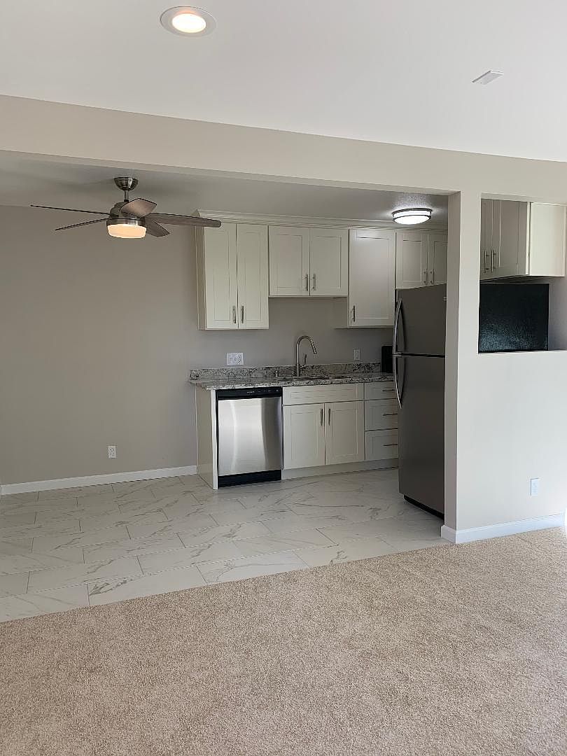 1140 Roewill Dr photo 2