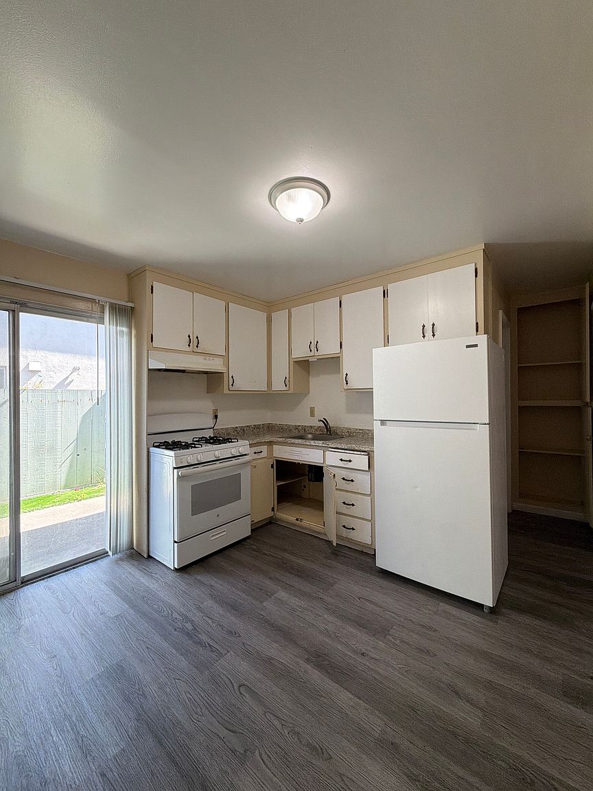 21539 Westpark St photo 5