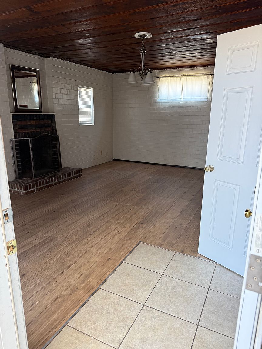21265 Mission Blvd photo 2
