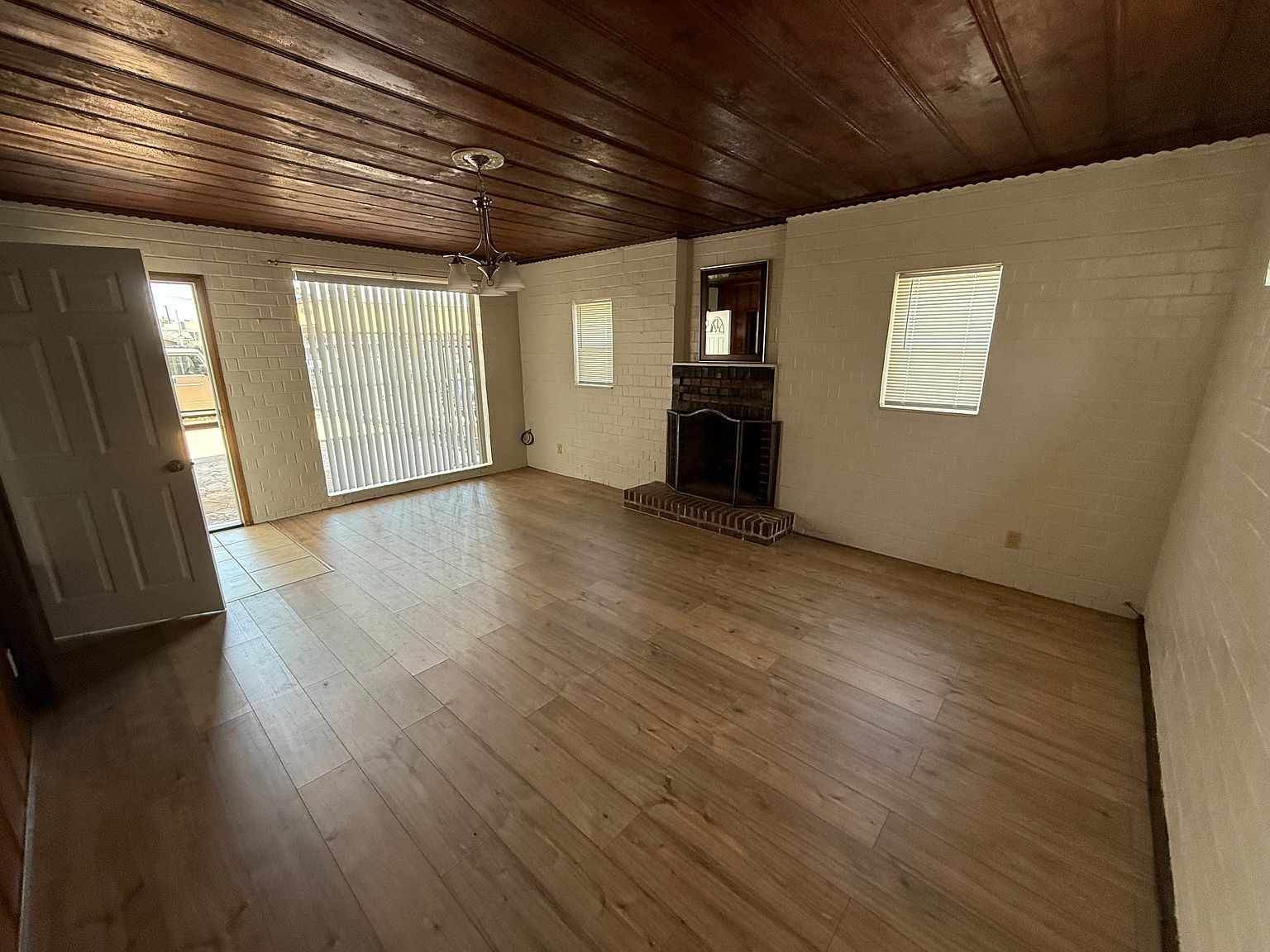 21265 Mission Blvd photo 5