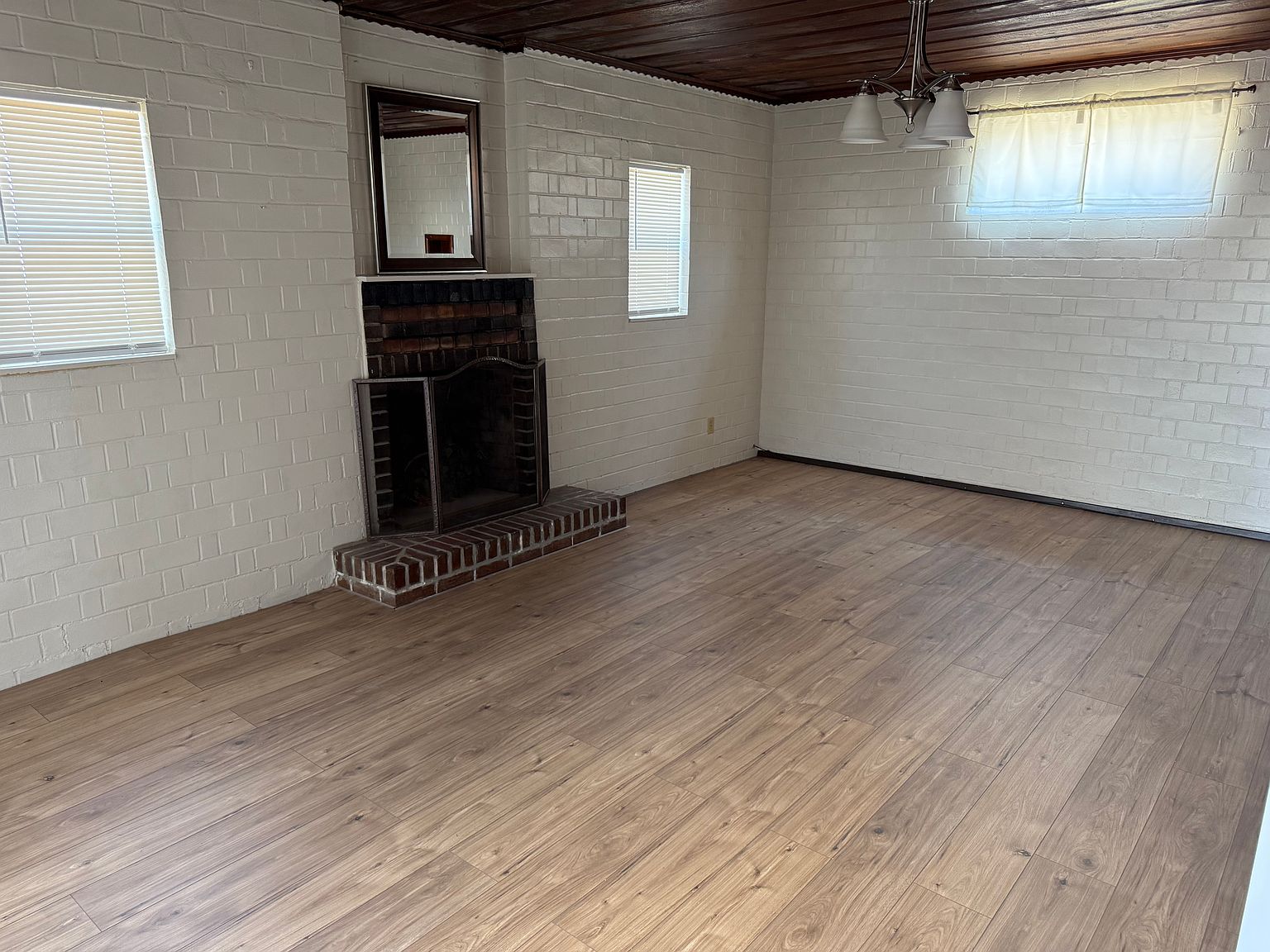 21265 Mission Blvd photo 3