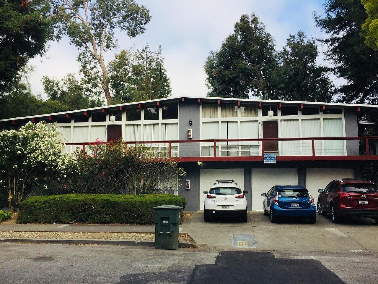 2BR/1BA Single Family House on Middlefield Road · Palo Alto photo 2