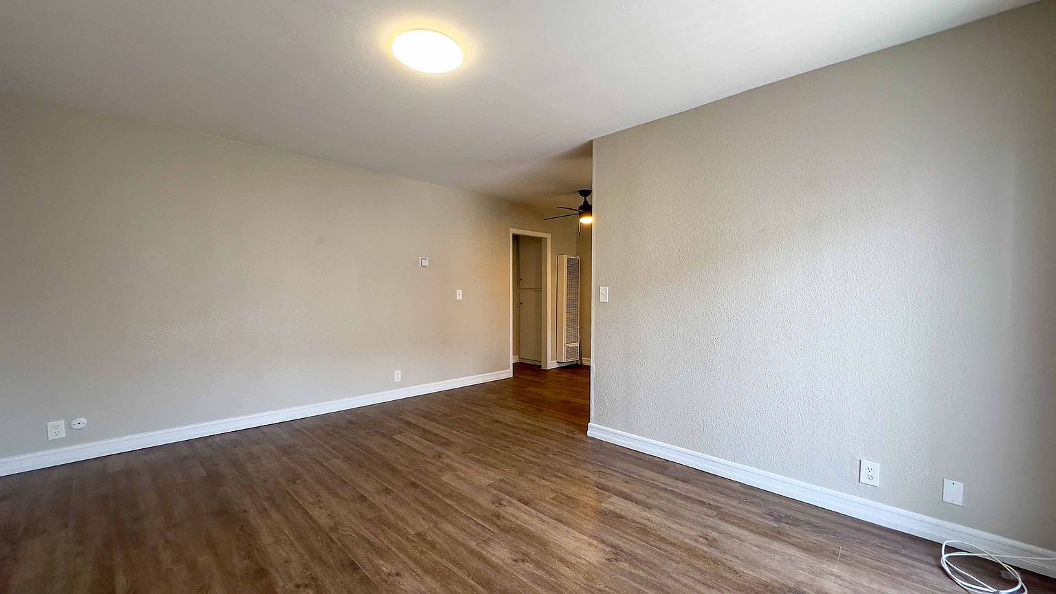 1 beds  1.0 baths photo 5