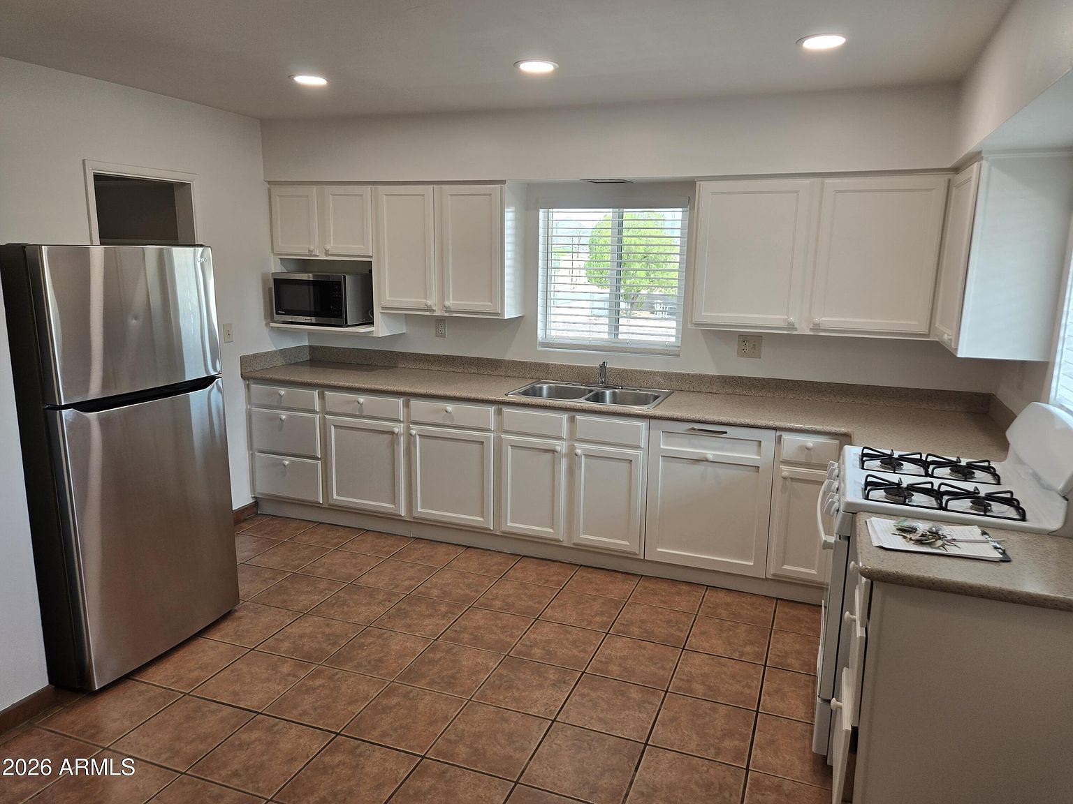 145 W Wickenburg Way APT B photo 2