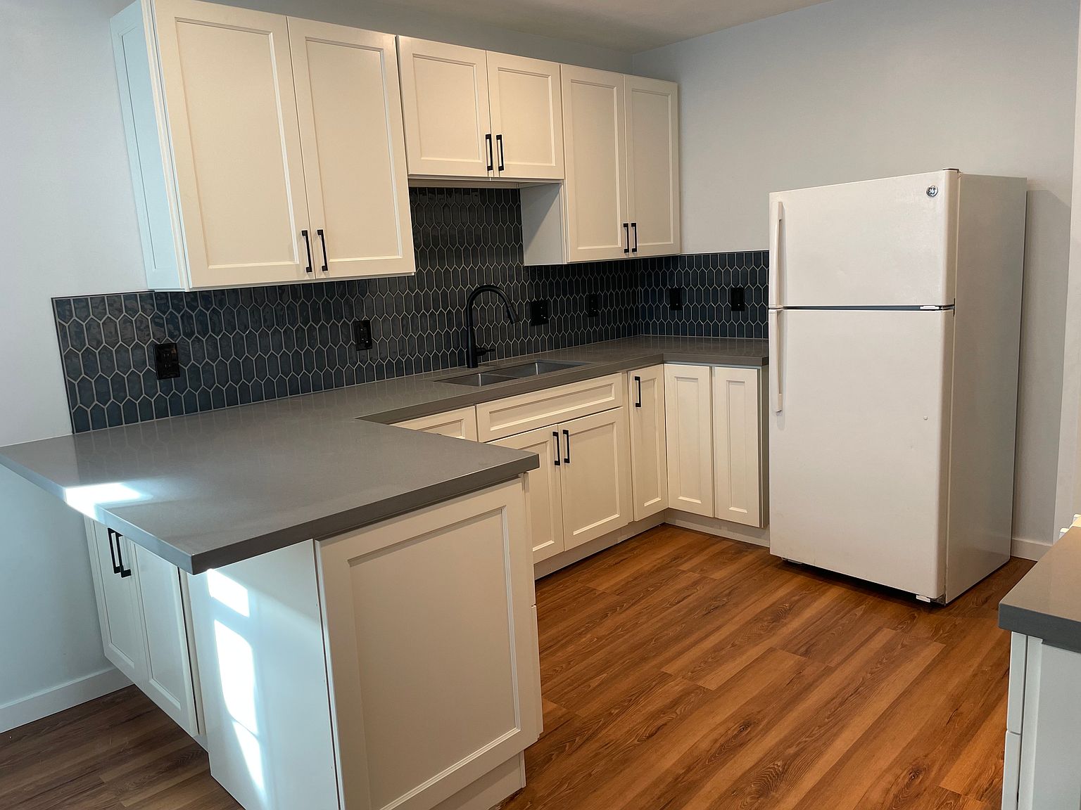 2BR/1BA Apartment on Macarthur Blvd · Oakland photo 2