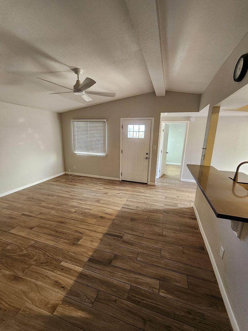 3628 E Verde Ln photo 5