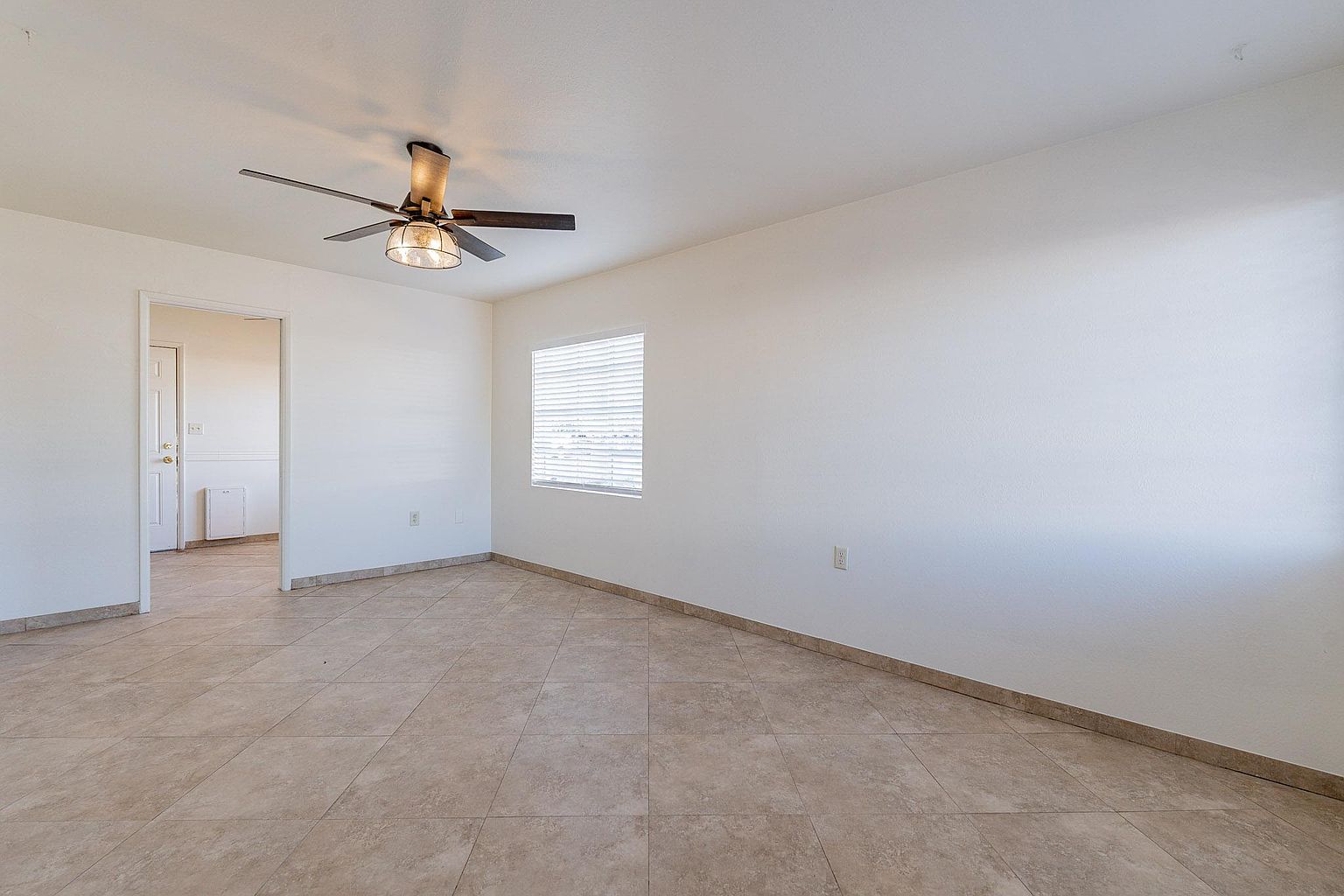 737 E Palo Verde Dr photo 4