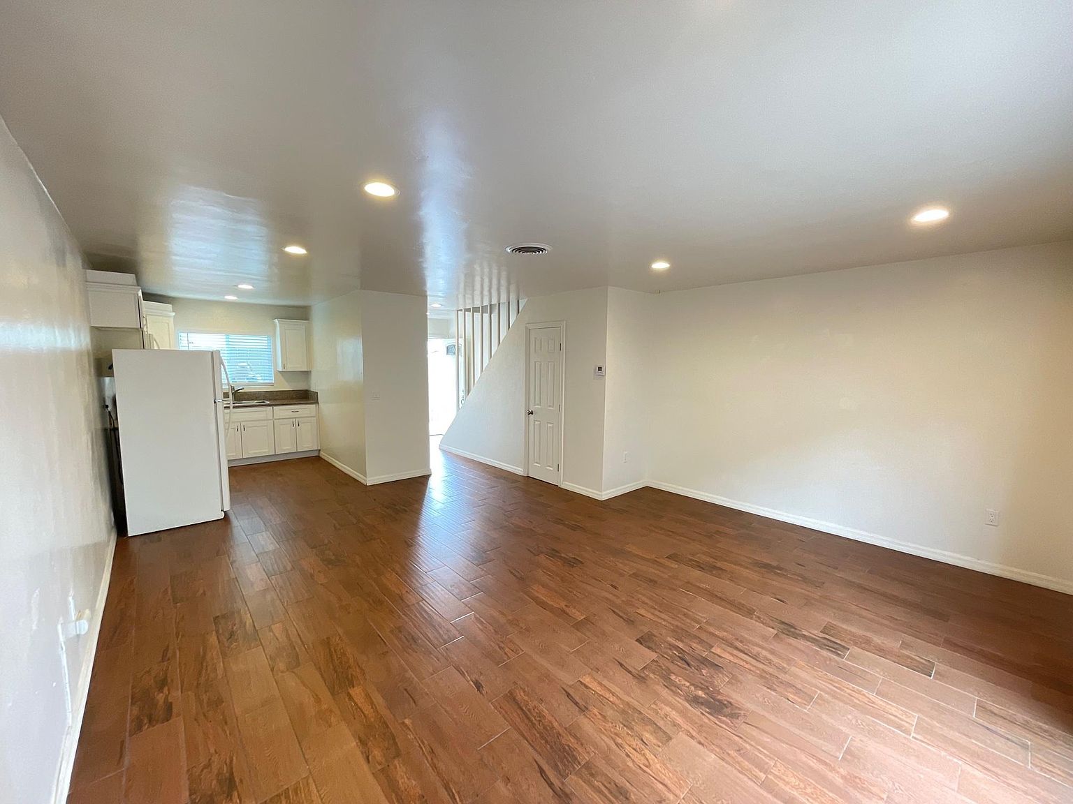 422 Grand Ave photo 3