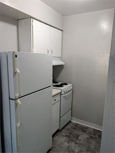 100 Laurel Pl photo 4