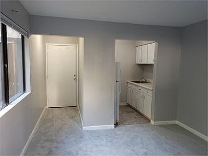100 Laurel Pl photo 2