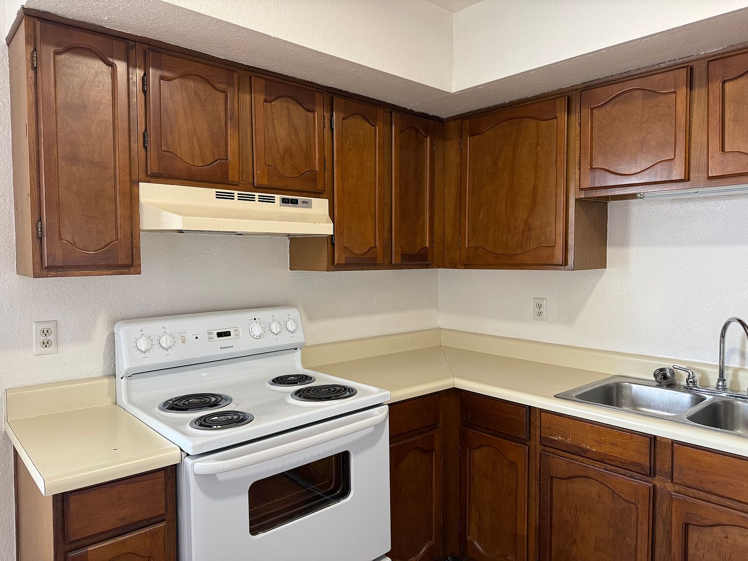 1603 W Denton Ln photo 2