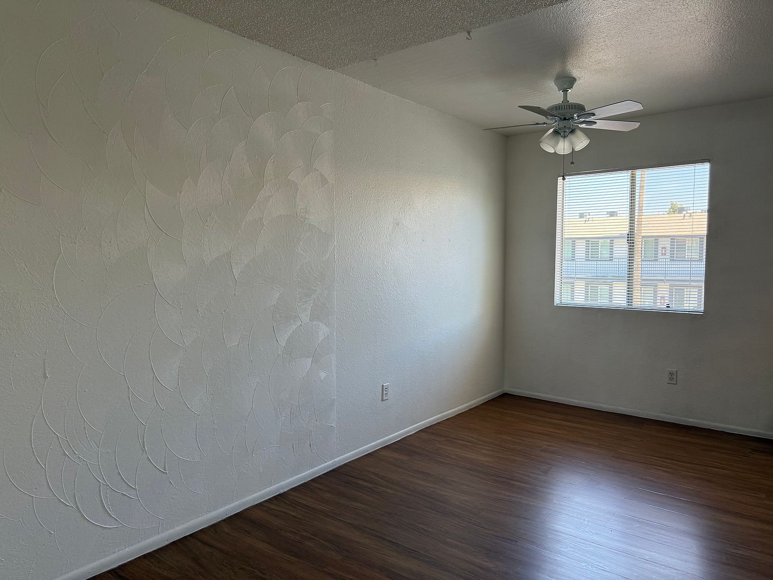 1603 W Denton Ln photo 3