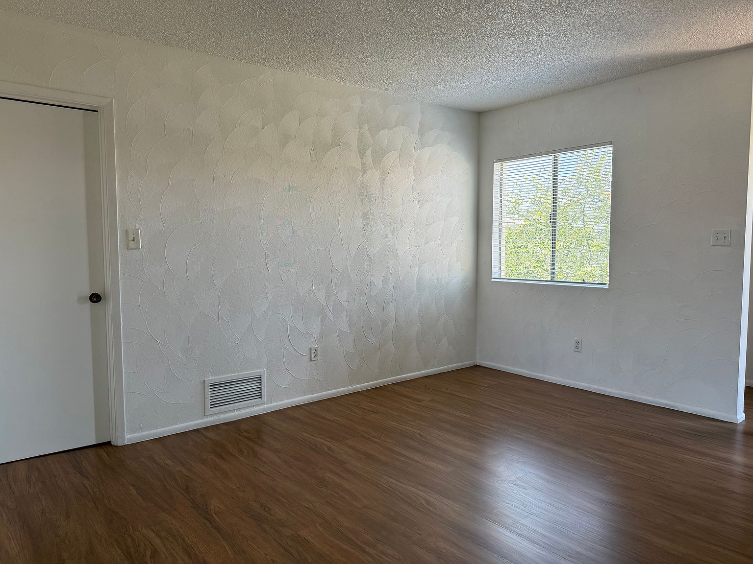 1603 W Denton Ln photo 5