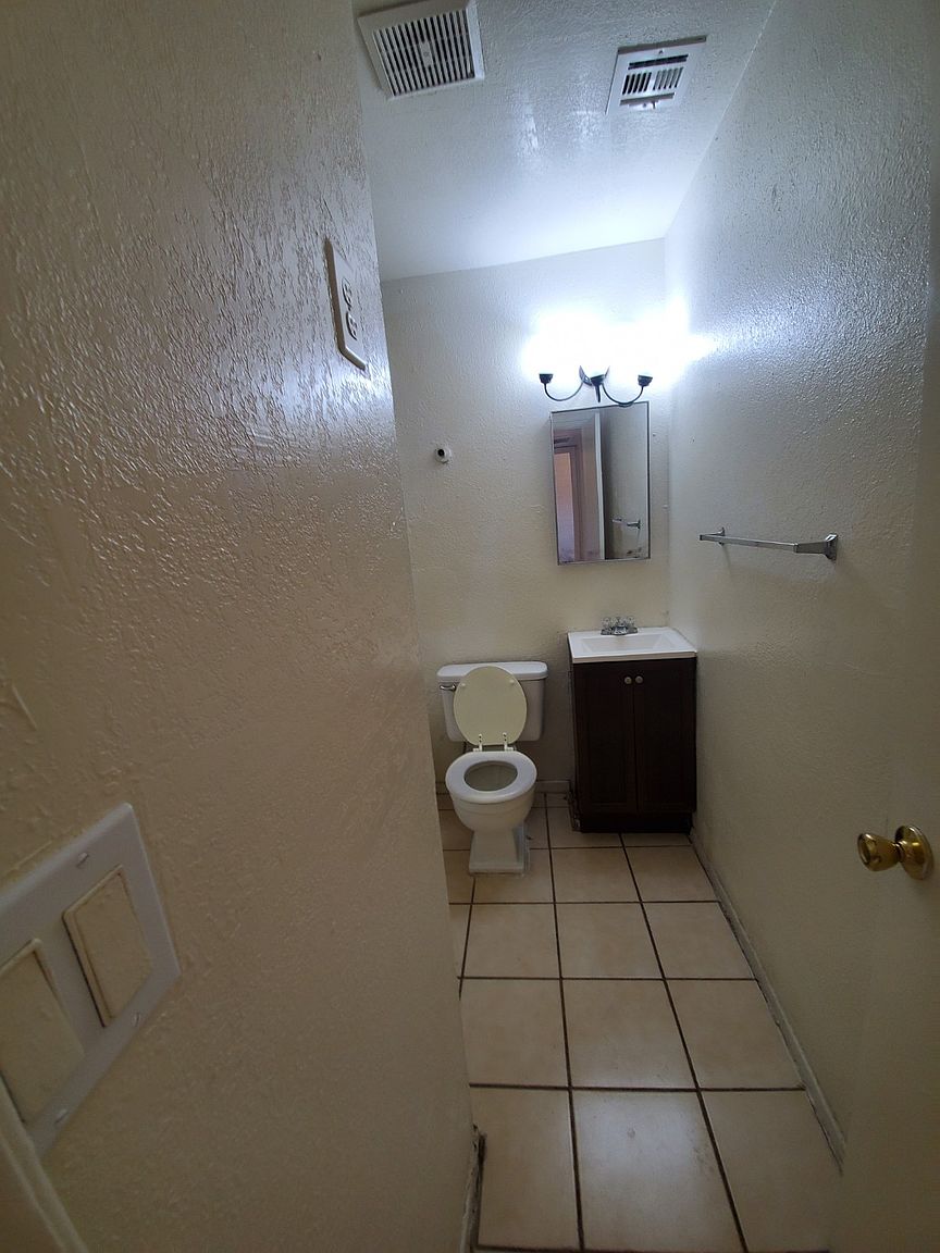 10231 N 15th Ave photo 5